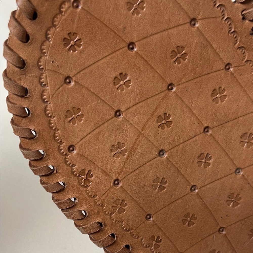Heart Tooled Leather Crossbody Bag With Roses - Picture 6 of 16